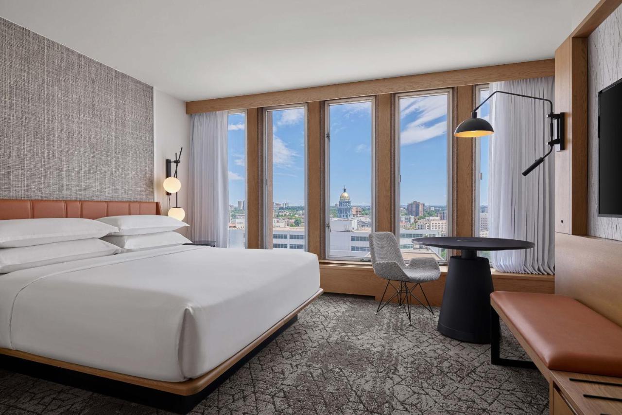 Habitación Doble Deluxe con cama extragrande y vistas a la ciudad